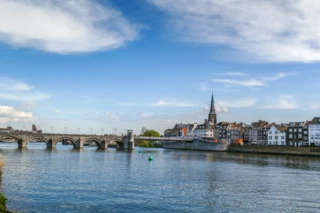 Ufer der Maas, Maastricht, Niederlande