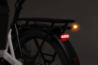 Hinterrad-Gepäckträger vom FS Life mit montiertem Blinker