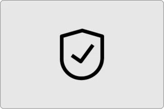 Schwarzer Umriss einer Plakette mit Häkchen in der Mitte