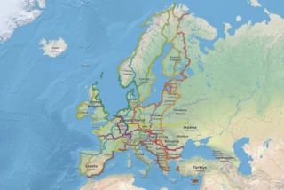Europakarte, in der alle Eurovelo-Strecken eingezeichnet sind.
