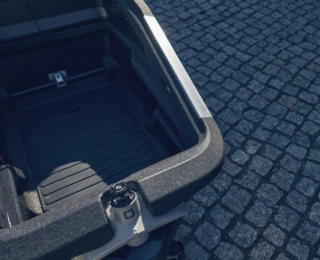 Eine EPP-Box ist zu sehen, als Beispiel für recycelbare Materialien, die bei Ca Go Produkten genutzt werden.