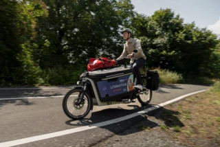 Lennart Schäfer von der Literadtour fährt mit seinem Ca Go FS Life