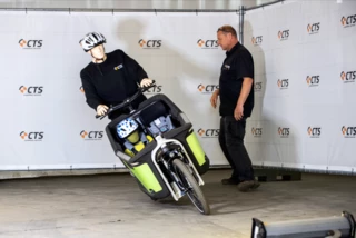 Ca Go CTS Crashtest Seitliches Kippverhalten