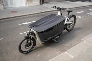 FS200 Life mit montiertem Life-Soft-Top, eine Stoff-Abdeckung für die Transportbox.