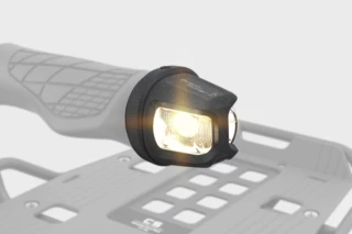 Abbildung eines Lenkers des Ca Go CS mit montiertem TurnTec T2 Blinker.