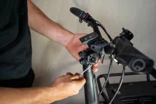 Der Lenker der Ca Go CS wird richtig eingestellt